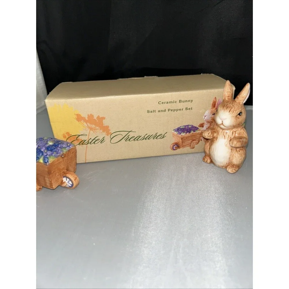 Easter Treasures Cracker Barrel 2pc Salt And Pepper